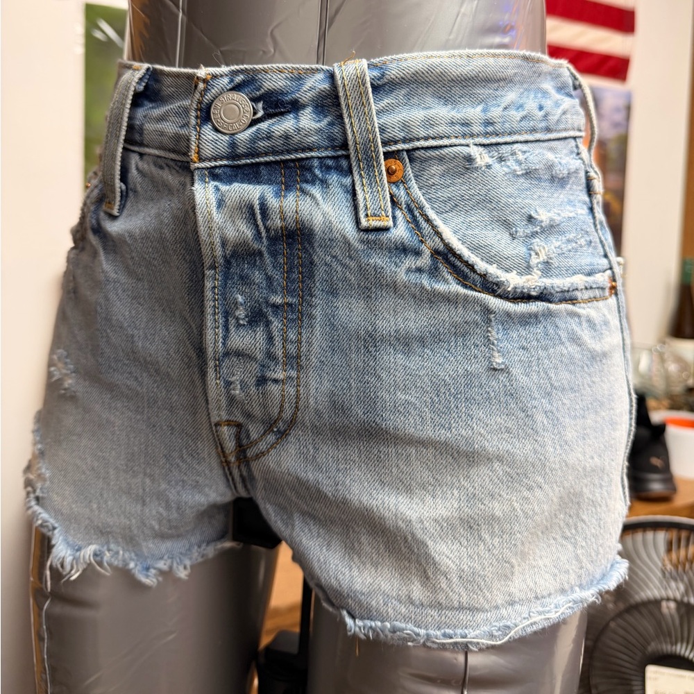 Levi’s 501 High Rise Cut Off Shorts Size 25 Light Wash Distressed Denim - Picture 3 of 6
